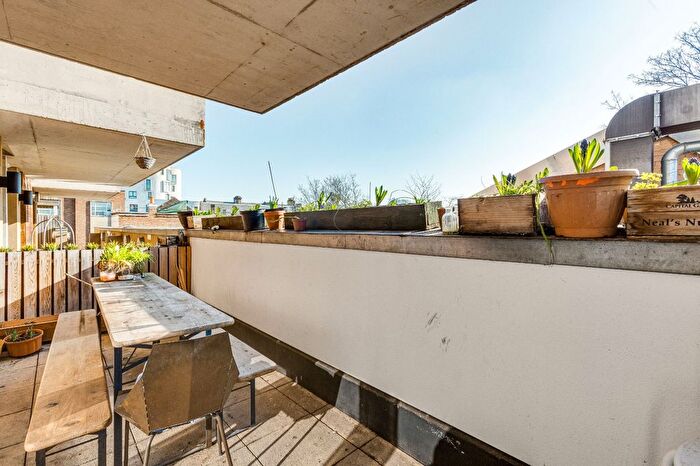 3 Bedroom Flat For Sale In Carpenters Place, Clapham North, SW4