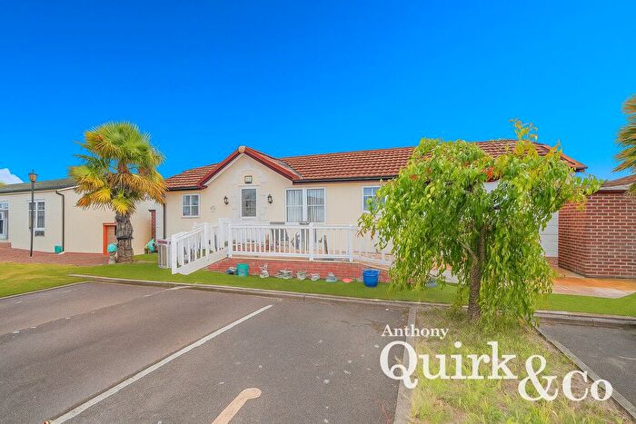 2 Bedroom Park Home For Sale In Creek Road, Canvey Island, SS8