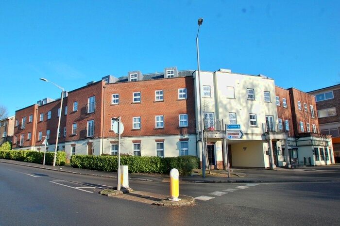 2 Bedroom Flat To Rent In Metro Court, Station Approach, Amersham, Buckinghamshire, HP6