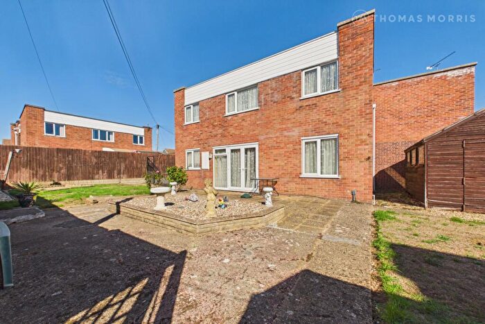 3 Bedroom Semi Detached House For Sale In Ireton Close, Eynesbury, St. Neots, Cambridgeshire, PE19