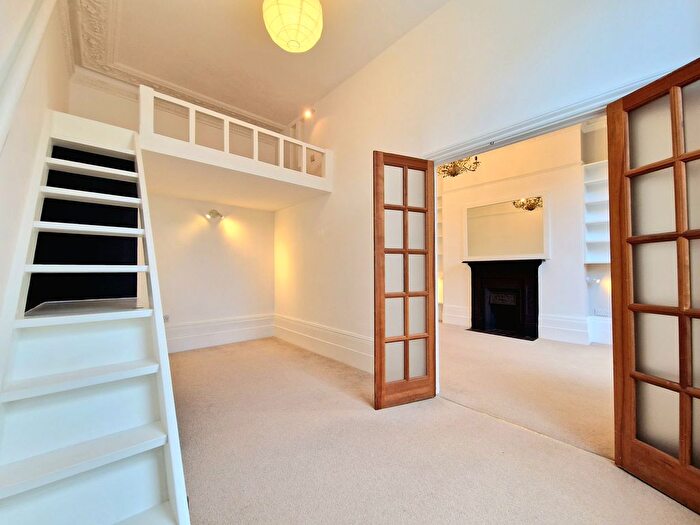 1 Bedroom Flat To Rent In Cambridge Gardens, London, W10