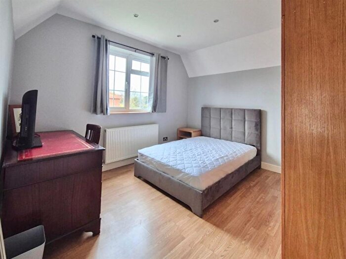 3 Bedroom Detached House To Rent In Norwich Walk, Edgware, HA8