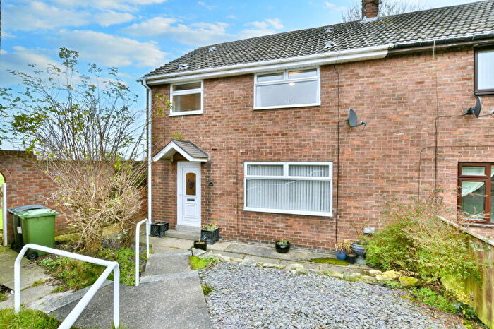 3 Bedroom Semi-Detached House For Sale In Neill Drive, Sunniside, NE16