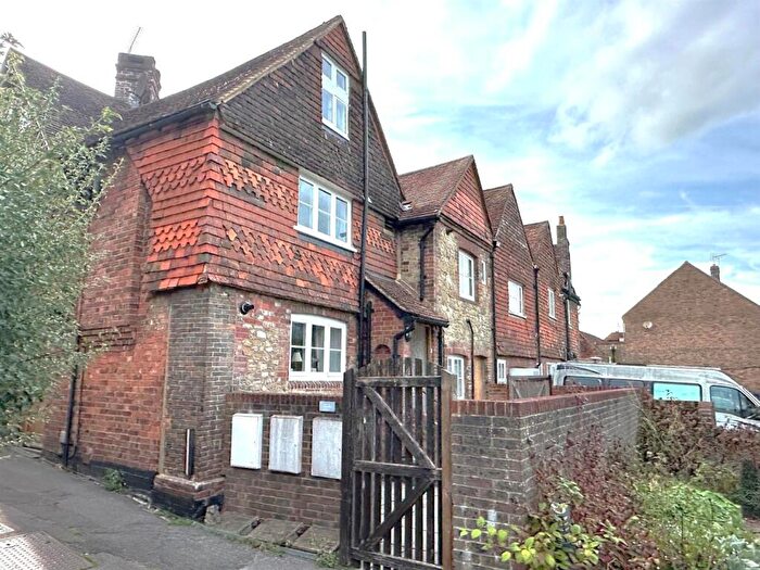 2 Bedroom Apartment For Sale In Petworth Road, Haslemere, GU27