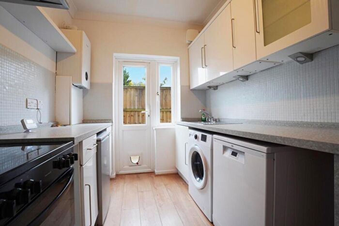2 Bedroom Flat To Rent In Colby Road, Crystal Palace, London, SE19