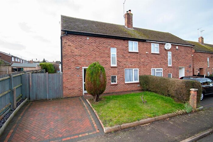 3 Bedroom Semi Detached House For Sale In Windsor Road, Wellingborough, NN8