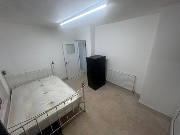 1 Bedroom Flat To Rent In Raven Row, London, E1