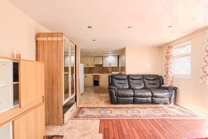 Studio To Rent In Northfield Road, Heston, Hounslow, TW5