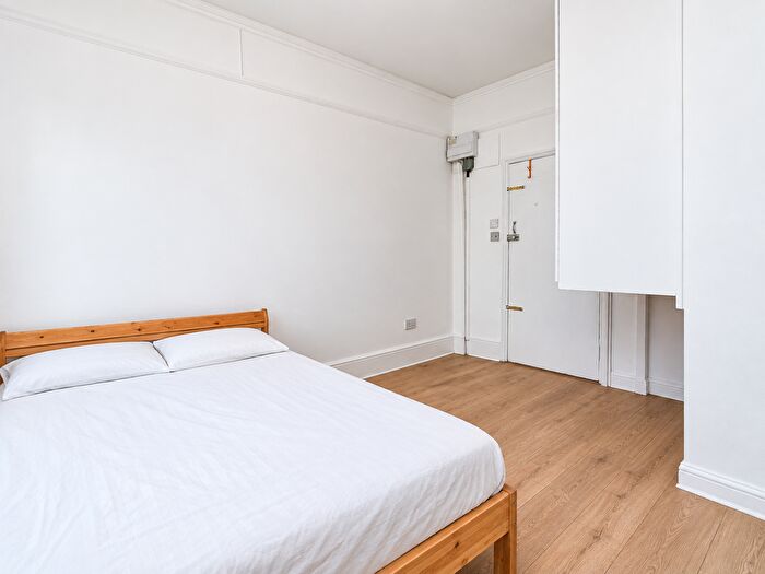 Studio To Rent In Mitcham Lane, London, SW16