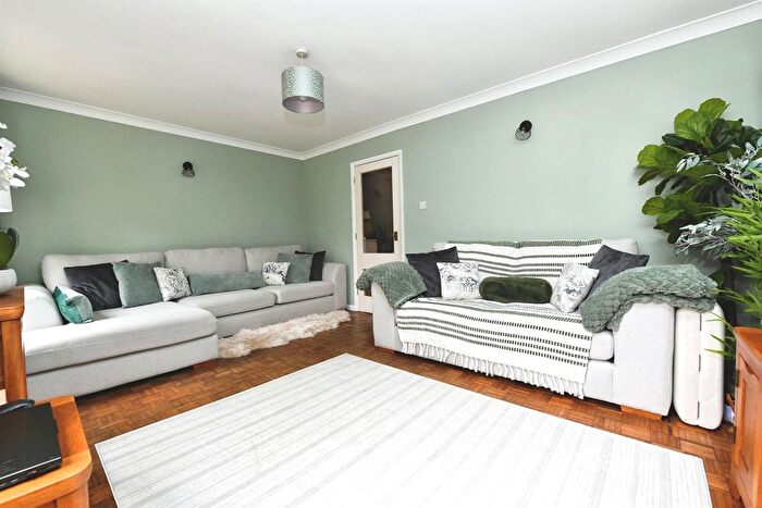 3 Bedroom Terraced House For Sale In Roslings Close, Chelmsford, CM1
