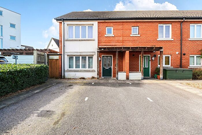 3 Bedroom End Terrace House For Sale In Rivett Drake Close, Guildford, GU2