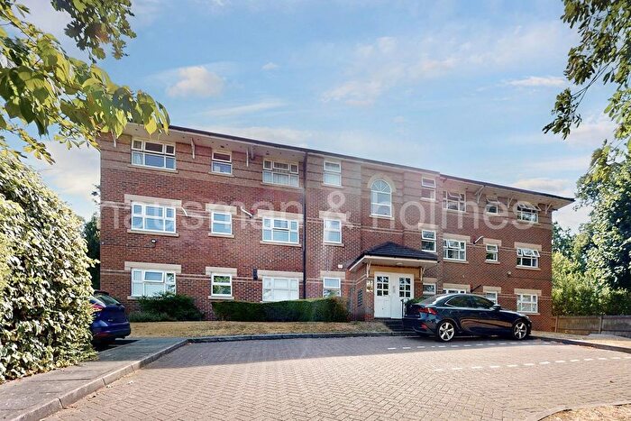 2 Bedroom Flat For Sale In Lincoln Court, NW4