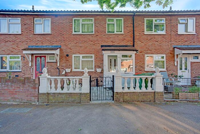 3 Bedroom Terraced House For Sale In Alnwick Road, Canning Town, E16