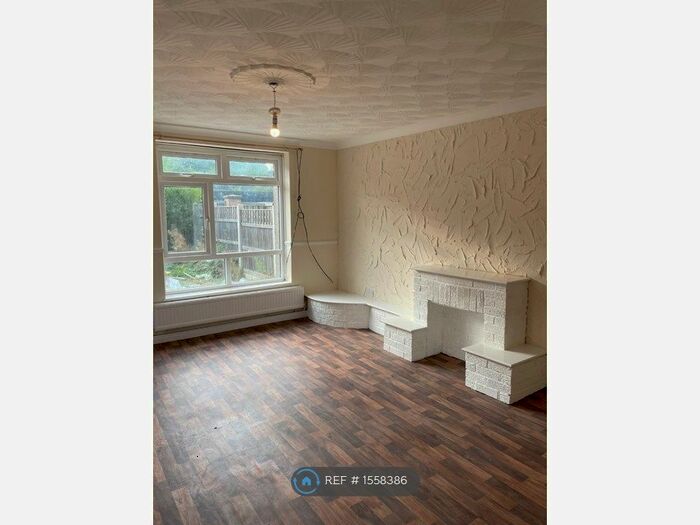 3 Bedroom Semi-Detached House To Rent In Dalton Street, Manchester, M40