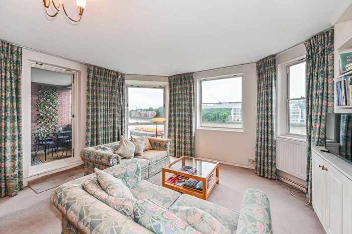 1 Bedroom Flat To Rent In Riverside Court, Nine Elms, London, SW8