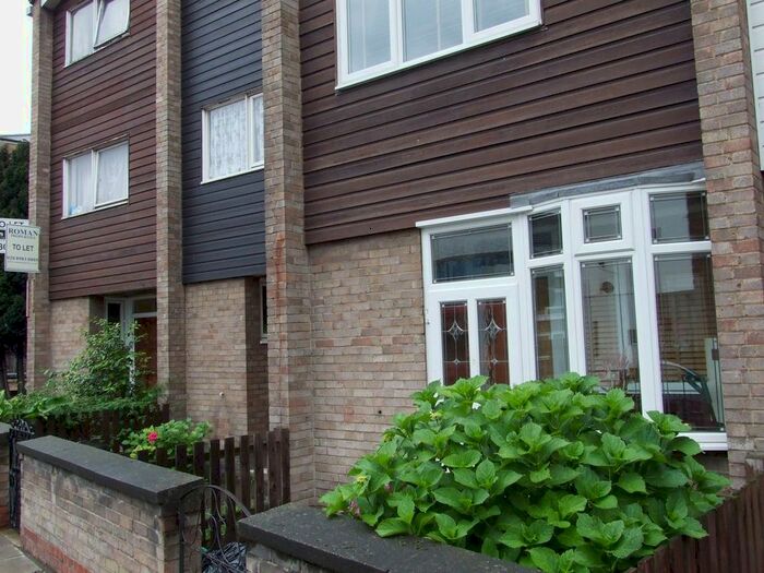 4 Bedroom End Of Terrace House To Rent In Old Ford Road, Bow, E3