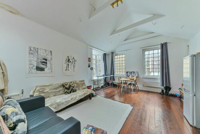 Studio To Rent In Chapel Place, London, EC2A