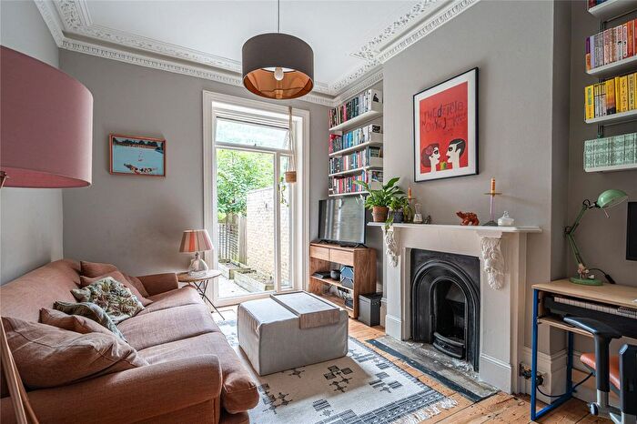 2 Bedroom Flat For Sale In Deronda Road, London, SE24