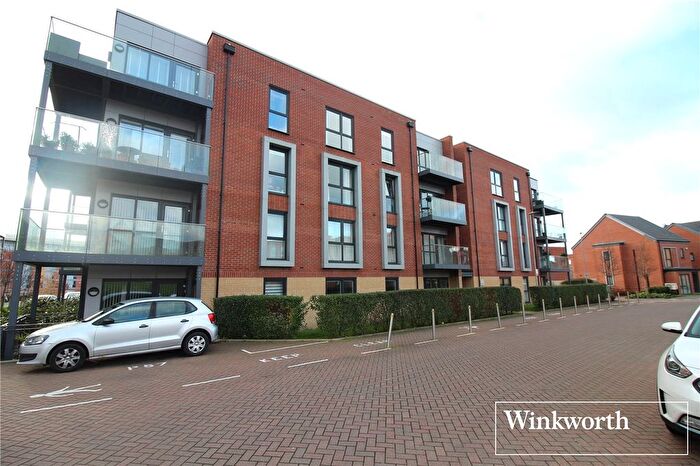 2 Bedroom Flat To Rent In Somerville House, Holmesley Road, Borehamwood, Hertfordshire, WD6