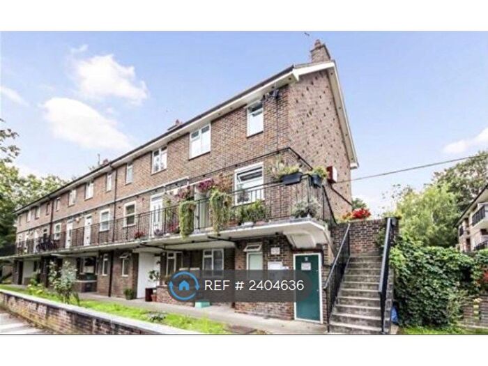 2 Bedroom Flat To Rent In Deans Close, London, W4