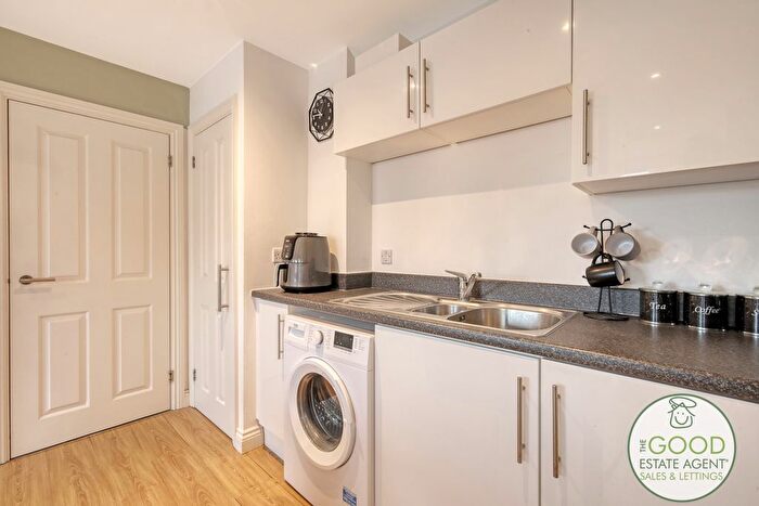 1 Bedroom Flat For Sale In - High Road, Loughton, IG10