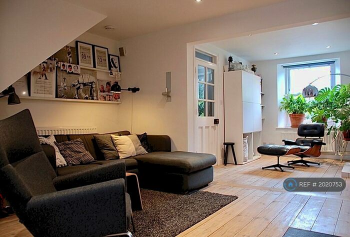 3 Bedroom Semi-Detached House To Rent In Shelburne Road, Calne, SN11