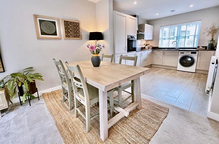 3 Bedroom Longère For Sale In Woodcutter Close, Three Legged Cross, Wimborne, BH21