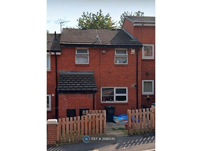 3 Bedroom Terraced House To Rent In Lovell Park View, Leeds, LS7