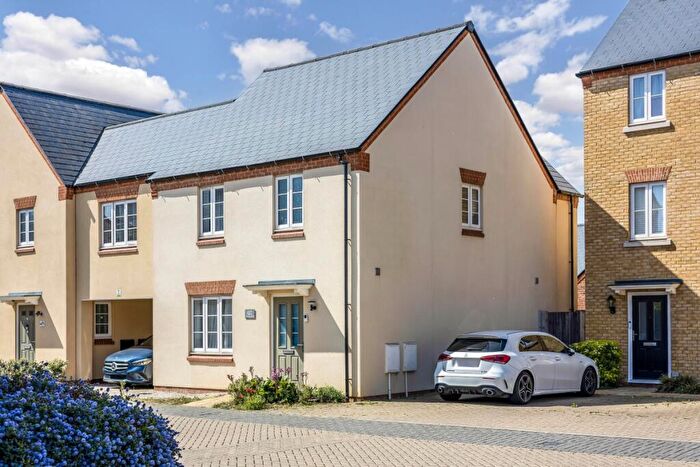 3 Bedroom House To Rent In Fakenham Street Bicester, OX26
