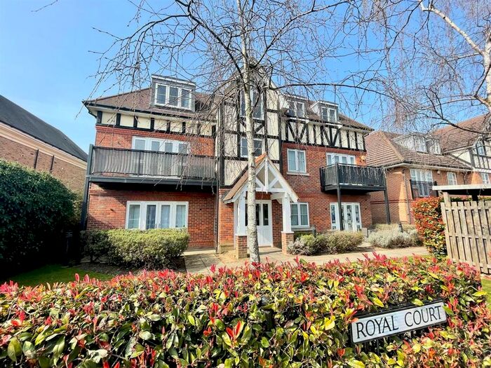 1 Bedroom Flat To Rent In Royal Court, Holders Hill Road, London, NW7