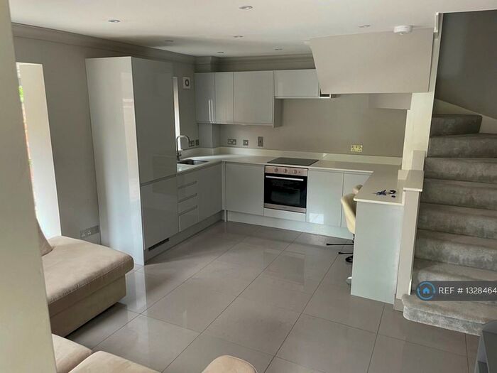 1 Bedroom Semi-Detached House To Rent In Devoil Close, Guildford, GU4