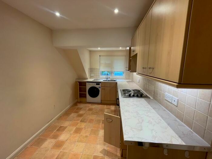 1 Bedroom Flat To Rent In Lower Street, Haslemere, GU27