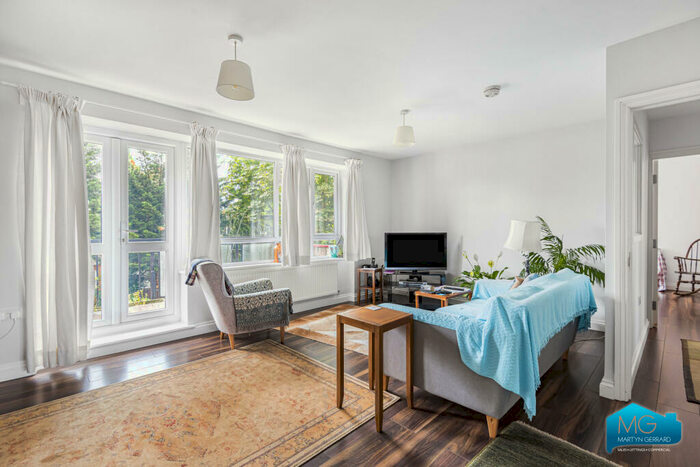 2 Bedroom Apartment To Rent In Alexandra Court, Chase Road, London, N14