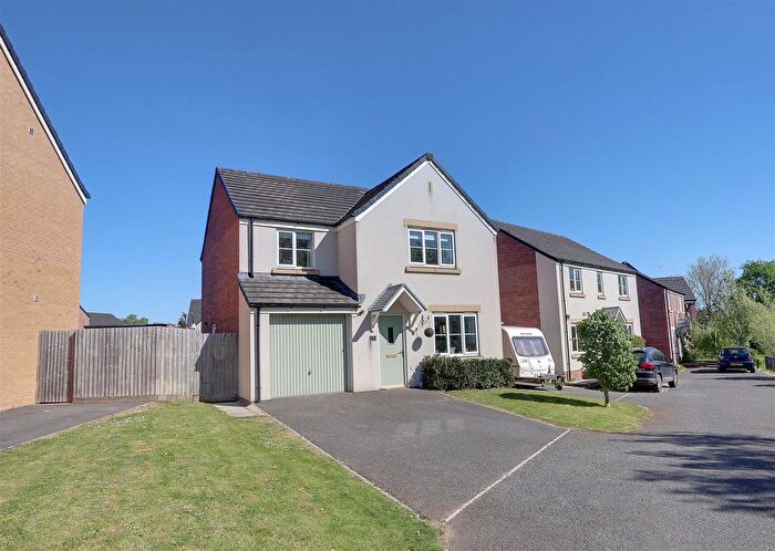 4 Bedroom Detached House For Sale In Town Farm Road, Newent, GL18