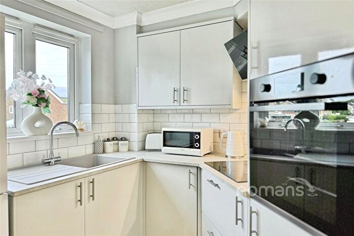 1 Bedroom Flat For Sale In Yorktown Road, College Town, Sandhurst, GU47