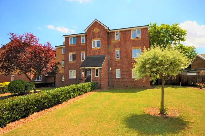 1 Bedroom Flat To Rent In Plumtree Close, Dagenham, RM10