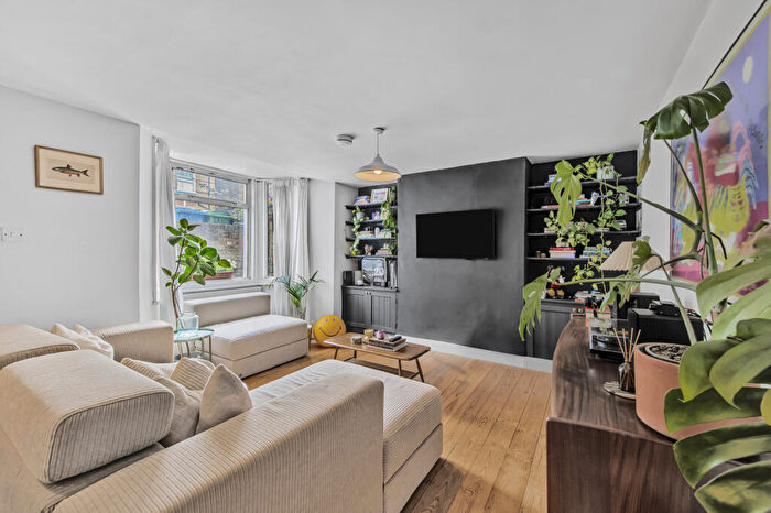 1 Bedroom Flat For Sale In Derwent Grove, East Dulwich, SE22