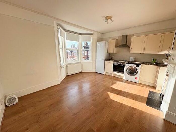 2 Bedroom Flat To Rent In Landseer Road, Hove, BN3