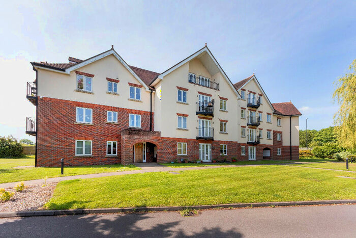 3 Bedroom Apartment For Sale In Datchet Road, Datchet, Berkshire, SL3