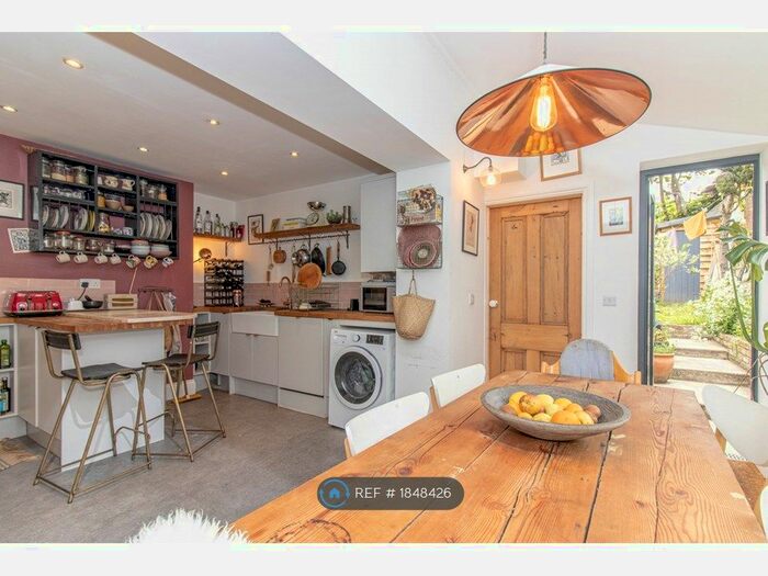 2 Bedroom Flat To Rent In Baker Road, London, NW10