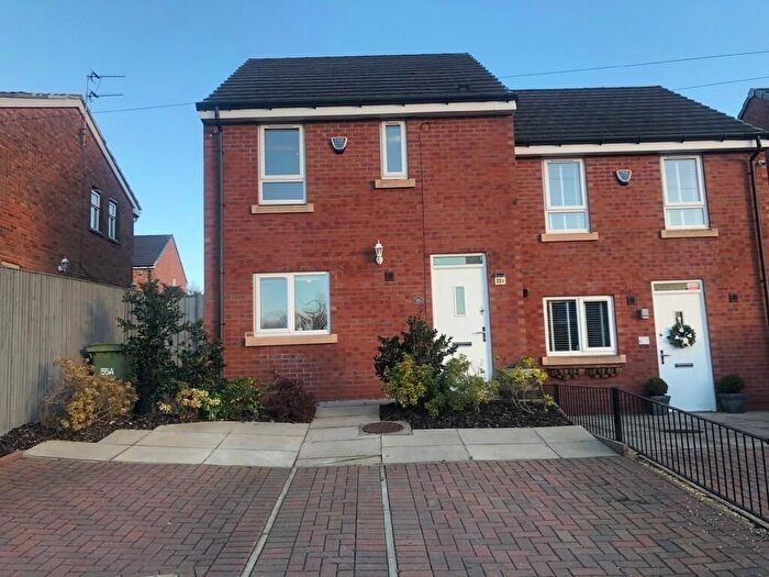 3 Bedroom Property To Rent In Field Head Lane, Birstall, Batley, WF17