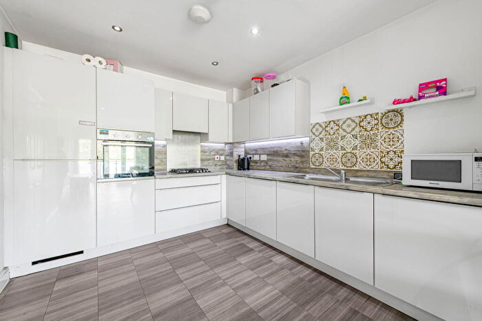2 Bedroom Apartment For Sale In Sudbury Hill, Harrow, HA1