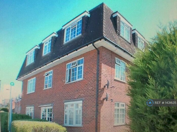 2 Bedroom Flat To Rent In St. Johns Terrace Road, Redhill, RH1