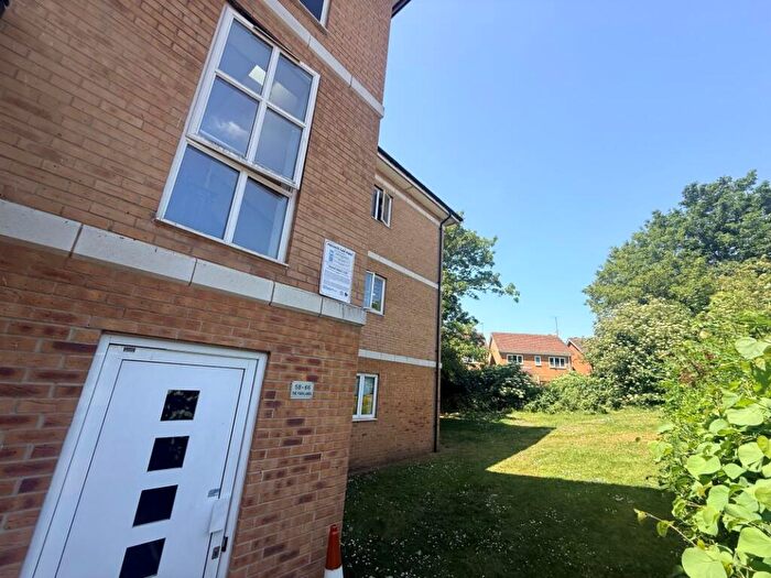 2 Bedroom Flat For Sale In The Parklands, Dunstable, Bedfordshire, LU5