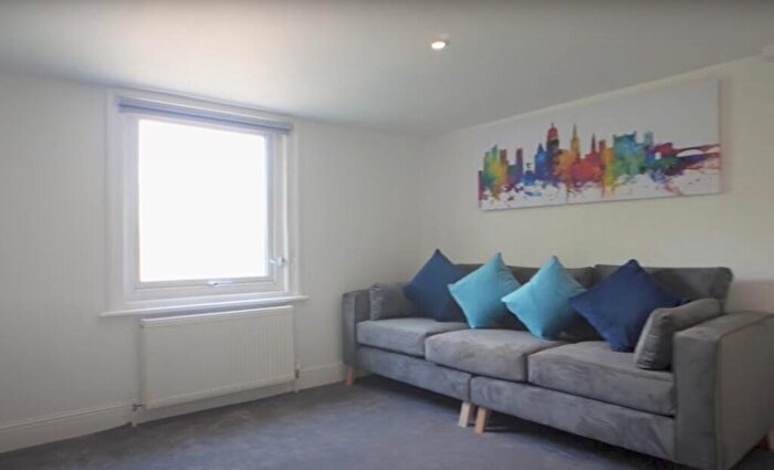 2 Bedroom Flat To Rent In Mapperley Road, Nottingham, NG3