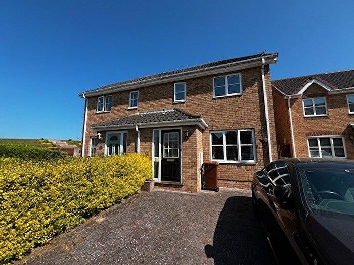 3 Bedroom Semi-Detached House To Rent In St. Marys Island, Chatham, ME4