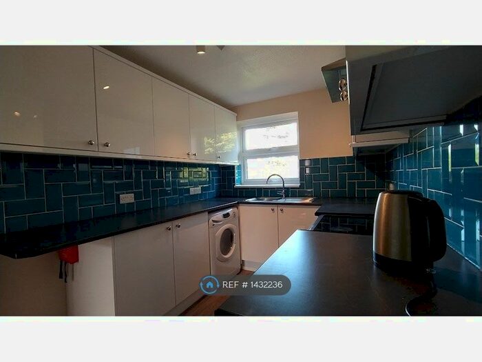 1 Bedroom Flat To Rent In East Cliff Road, Dawlish, EX7