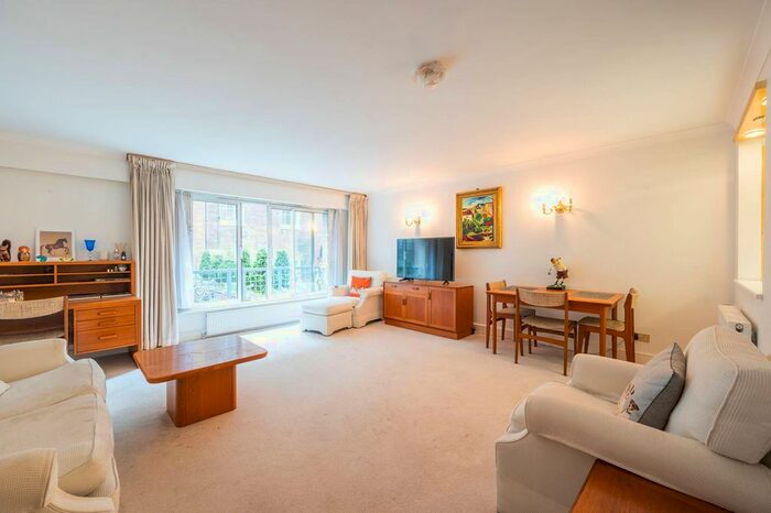 2 Bedroom Flat To Rent In Charles Street, Mayfair, London, W1J