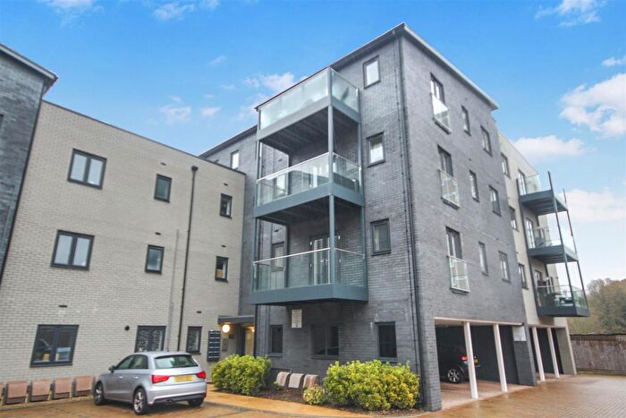 2 Bedroom Flat To Rent In Florence Close, Warley, CM13