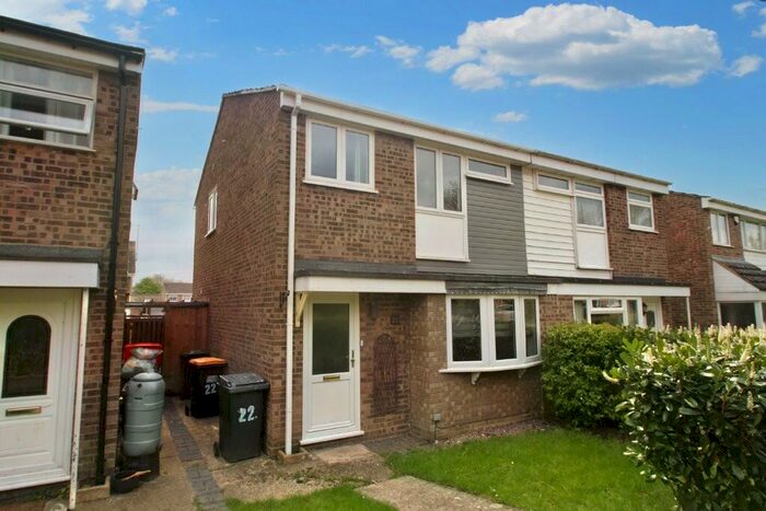 3 Bedroom Semi-Detached House To Rent In Lincroft, MK43